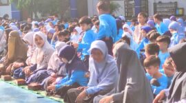 Foto: Suasana kegiatan Gerakan Literasi Menulis: 1000 Harapan untuk Kota Depok di SDIT Amal Mulia, Jumat (25/4). (Doc.Idris)