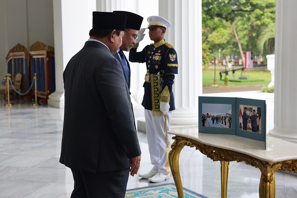 Presiden RI Prabowo Subianto dan PM Malaysia Anwar Ibrahim menyampaikan komitmen kerja sama dagang dan sikap atas Gaza di Istana Merdeka. (Dok. Tim Media Prabowo).

